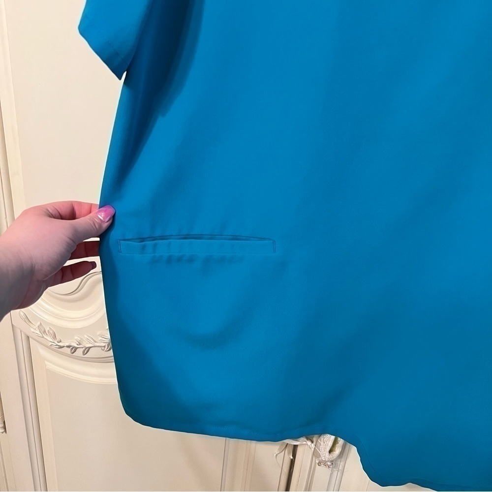 FIGS Women’s Casma Three Pocket Scrub Scrub Top in Limited Edition Teal Size XL - Picture 4 of 12